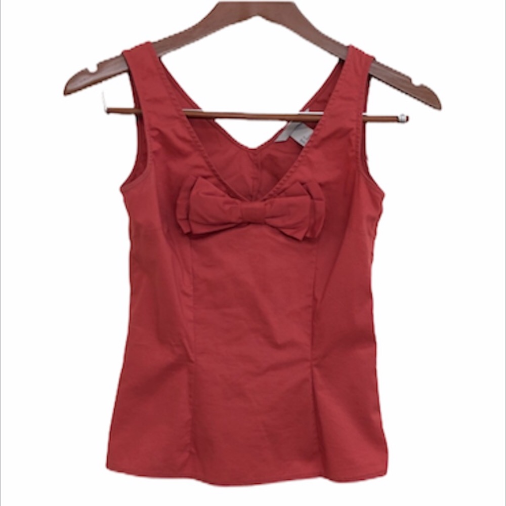 H&M v-neck sleeveless top with a bow